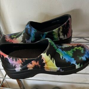 CROCS Women's Tie-Dye Mules